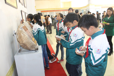 ឯកសារ រូបថតចំនួន២០០ដែលអះអាងនូវអធិបតេយ្យភាពរបស់វៀតណាម ចំពោះប្រជុំកោះ Hoang Sa និង Truong Sa